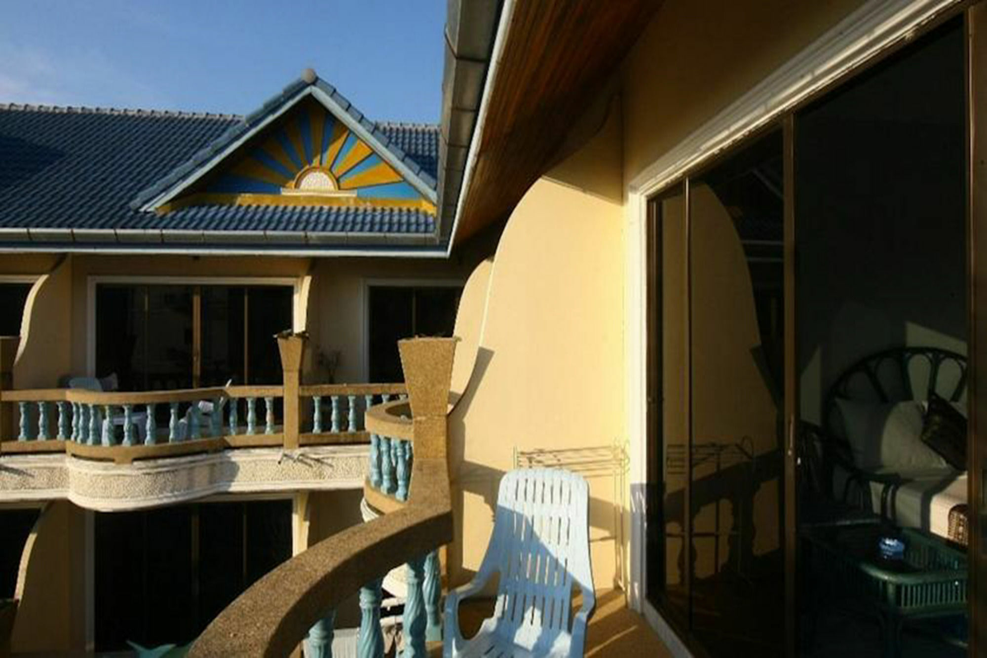 Patong Sunbeach Mansion Eksteriør billede